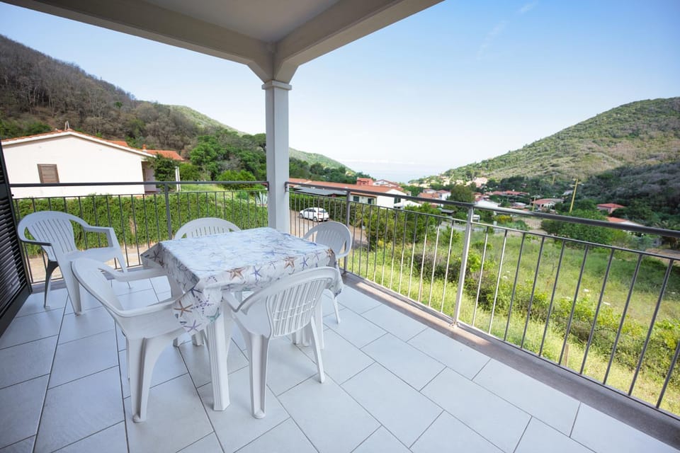 Day, Natural landscape, View (from property/room), Balcony/Terrace, Dining area, Mountain view