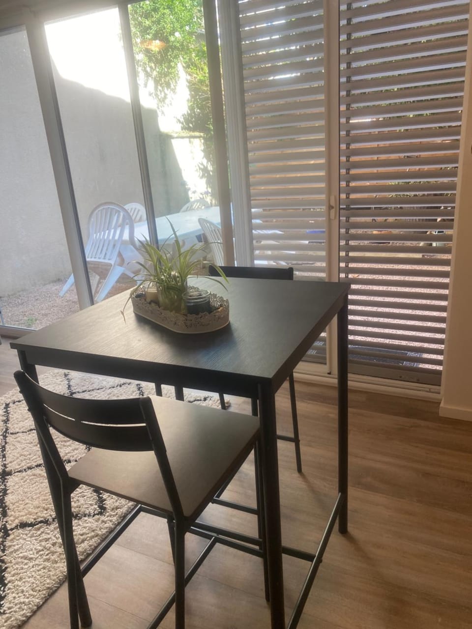 Appartement macon proche gare avec cours Apartment in Bourgogne-Franche-Comté