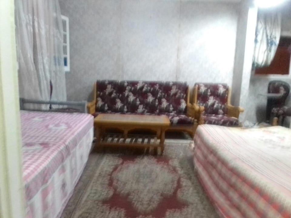 ادفو35 كامب شيزار دور ثالث Hostel in Alexandria