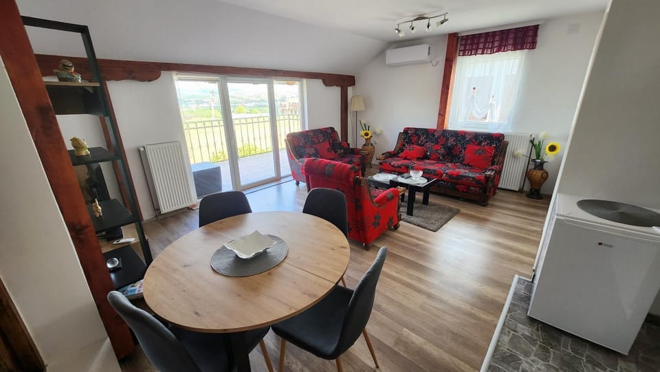 Kitchen or kitchenette, Living room, Seating area, Dining area, minibar