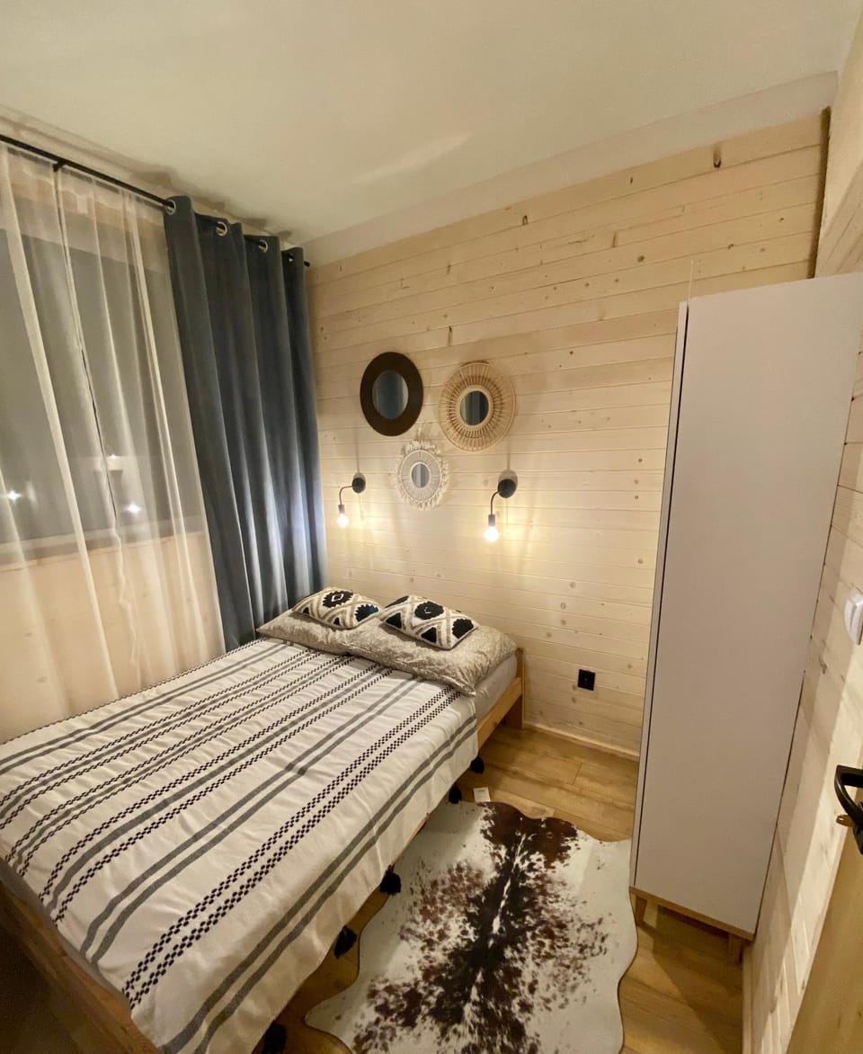 Bed, Photo of the whole room, Bedroom, wardrobe