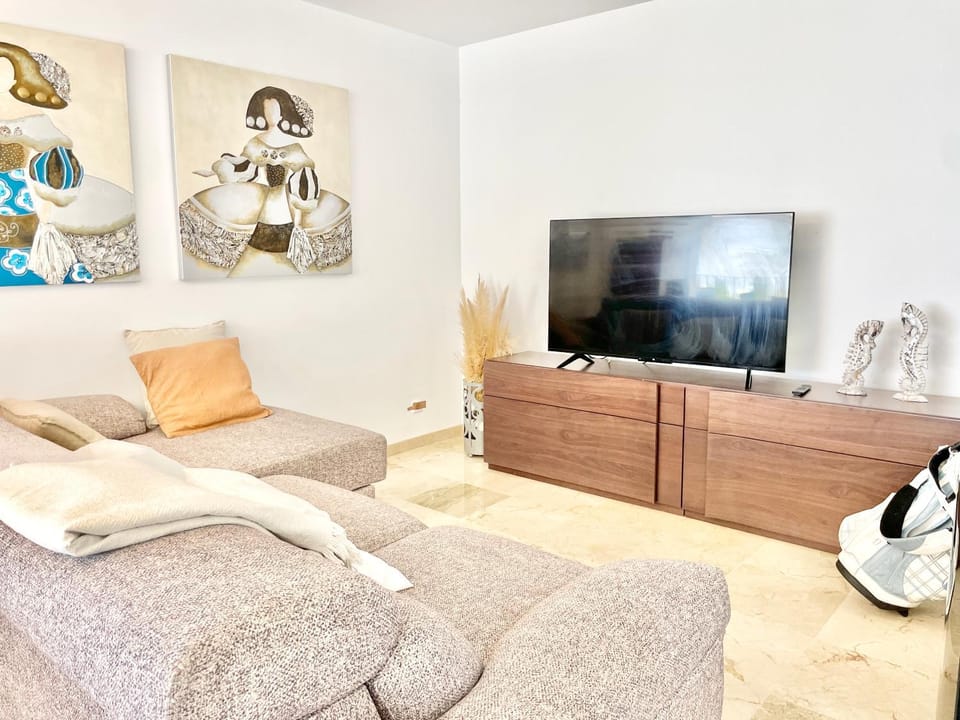 Communal lounge/ TV room, TV and multimedia