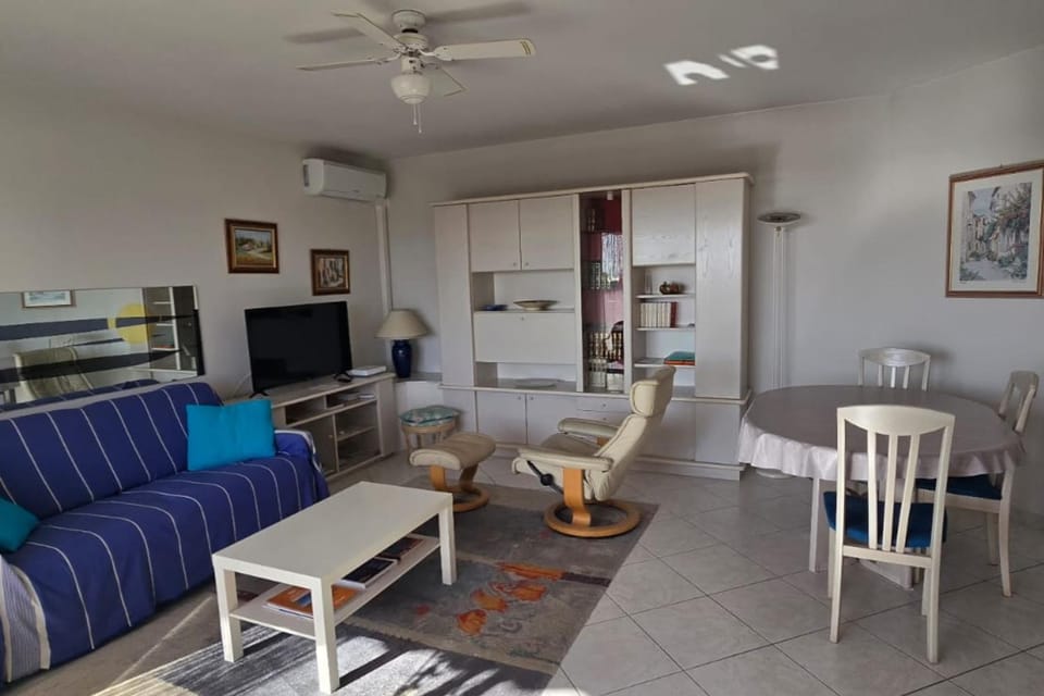 Bright apartment with terrace in Saint-Raphaël Apartment in Saint-Raphael