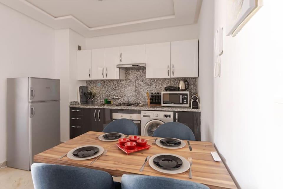 Dining area, oven, stove
