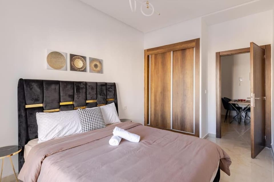 Bed, Photo of the whole room, Bedroom, towels, wardrobe