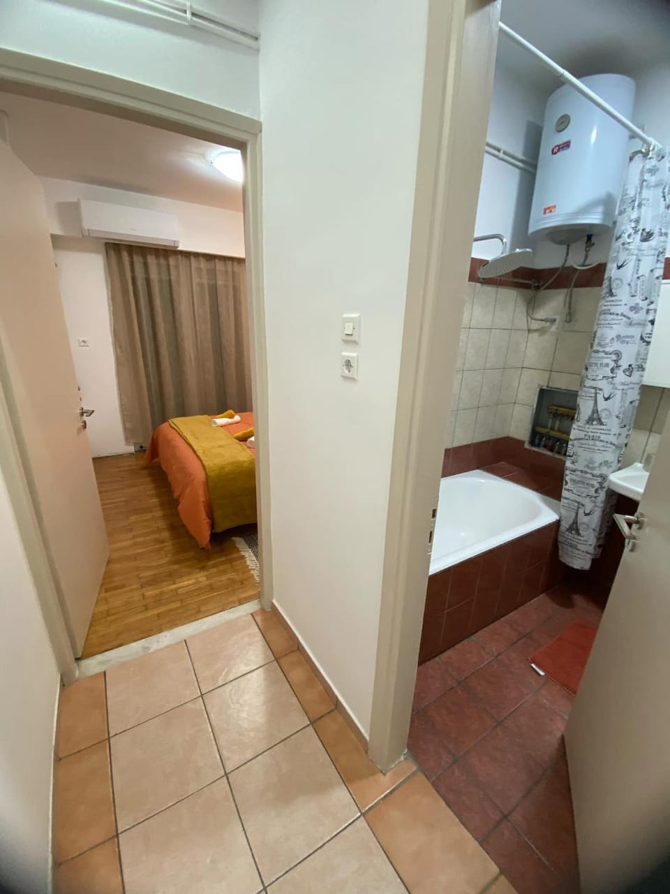 Bed, Photo of the whole room, Decorative detail, Bedroom