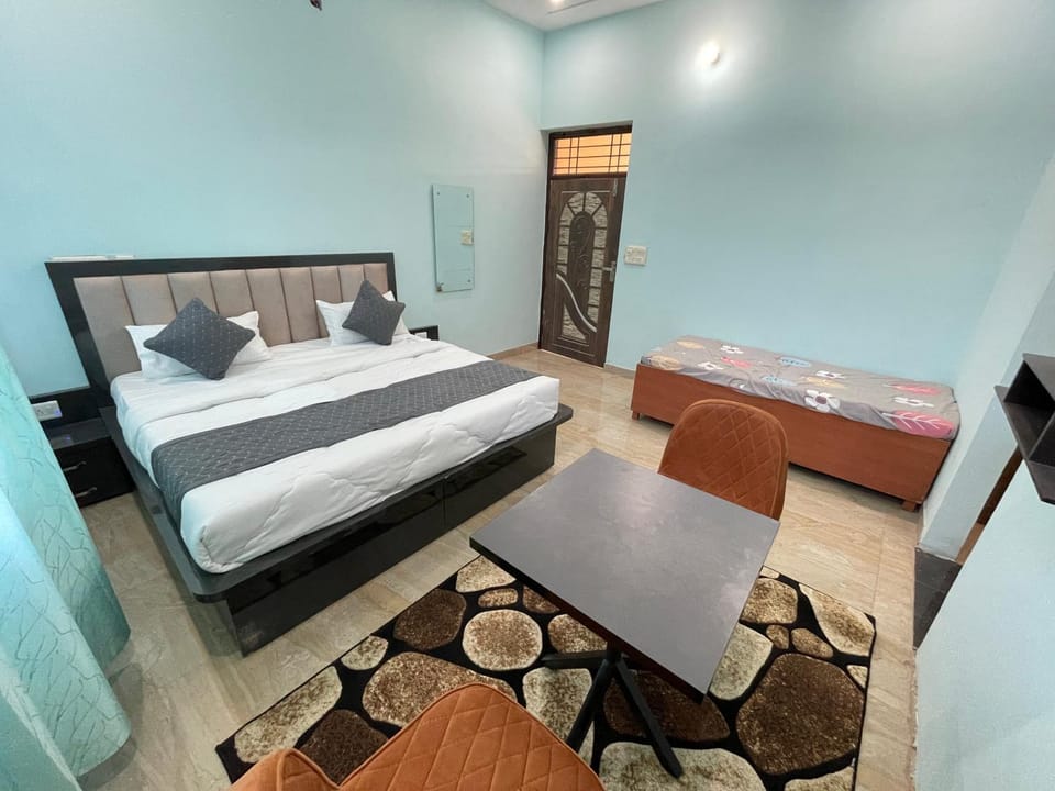 TV and multimedia, Photo of the whole room, Bedroom