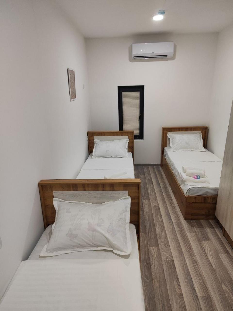 Bed, Photo of the whole room, air conditioner