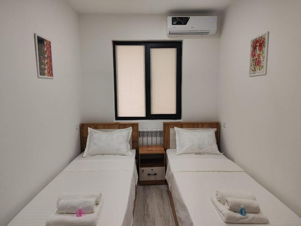 Bed, Photo of the whole room, towels, air conditioner