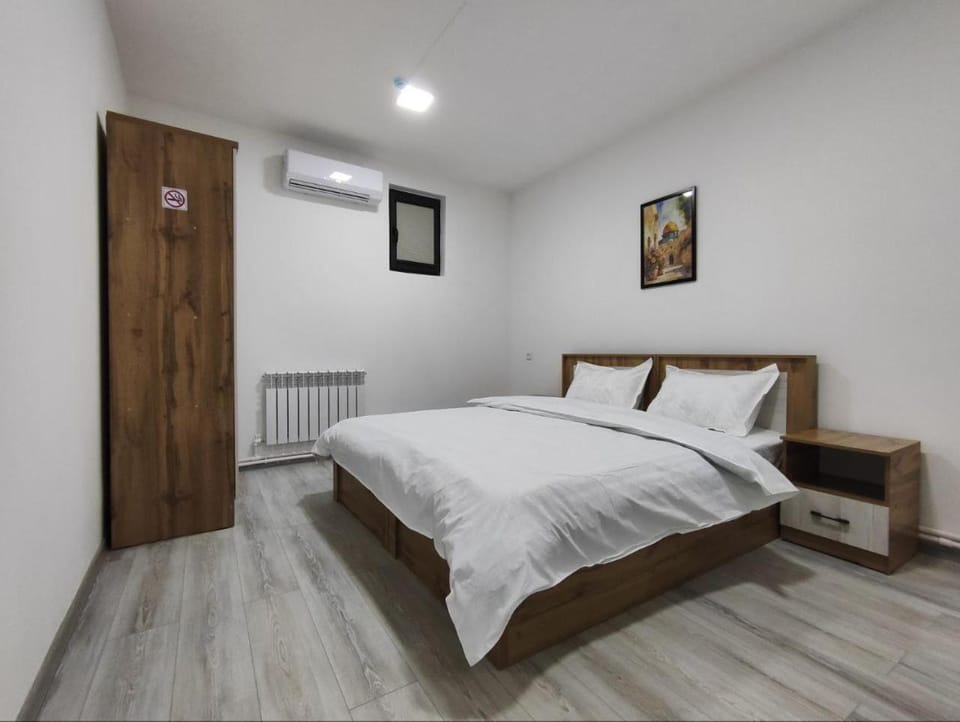 Bed, Photo of the whole room, wardrobe, air conditioner