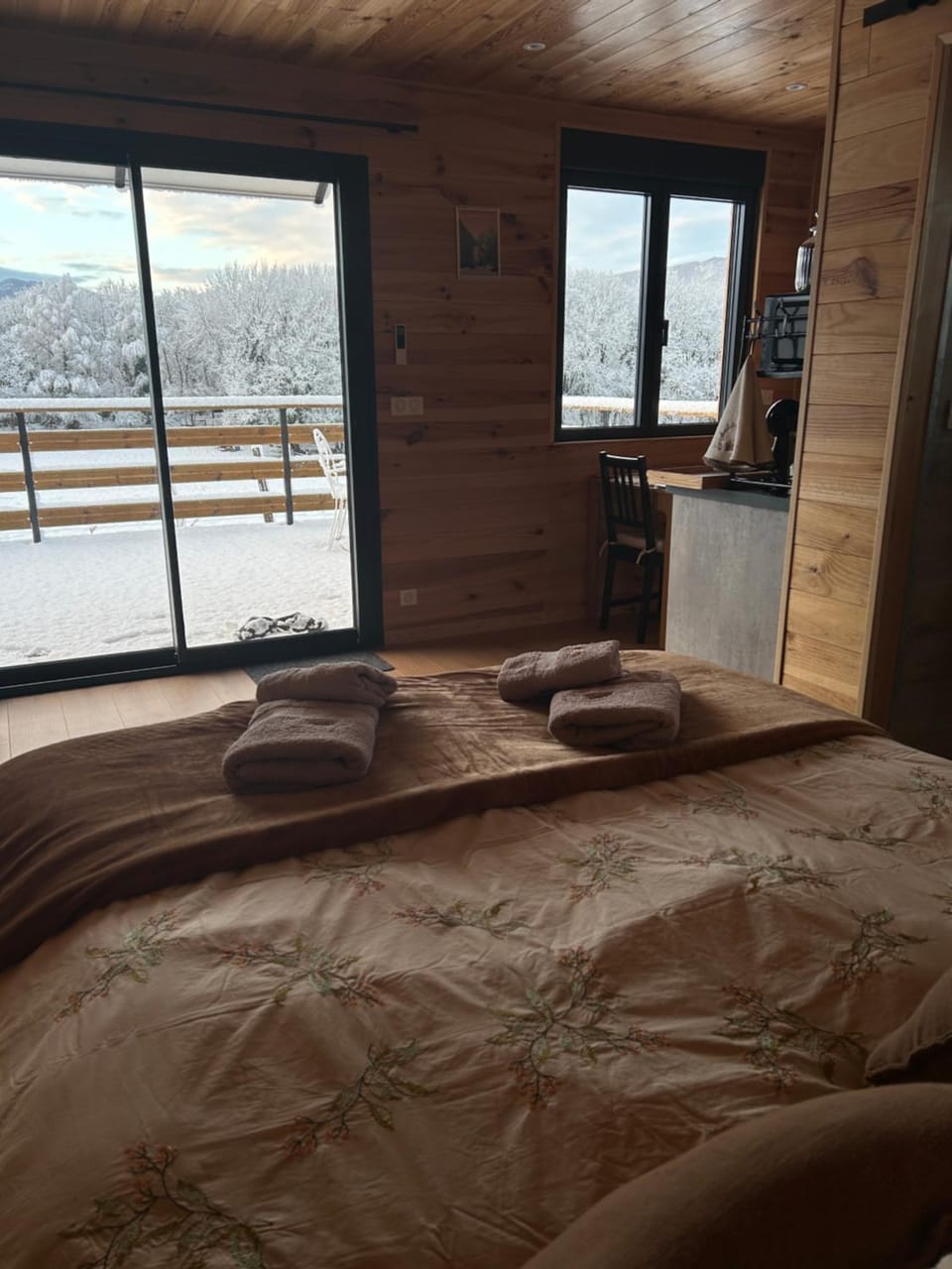 Bed, Mountain view