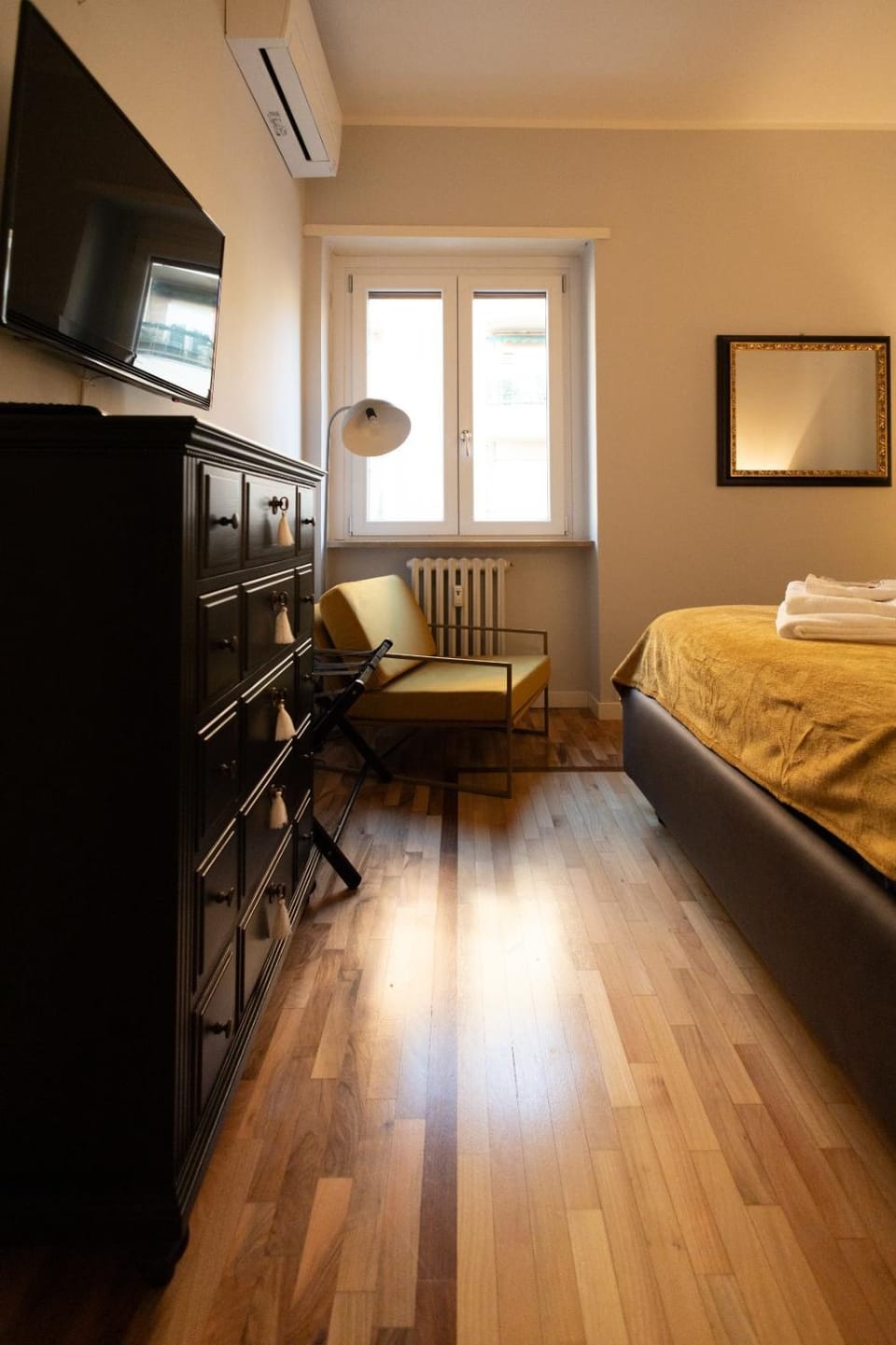 Bed, TV and multimedia, Bedroom, air conditioner