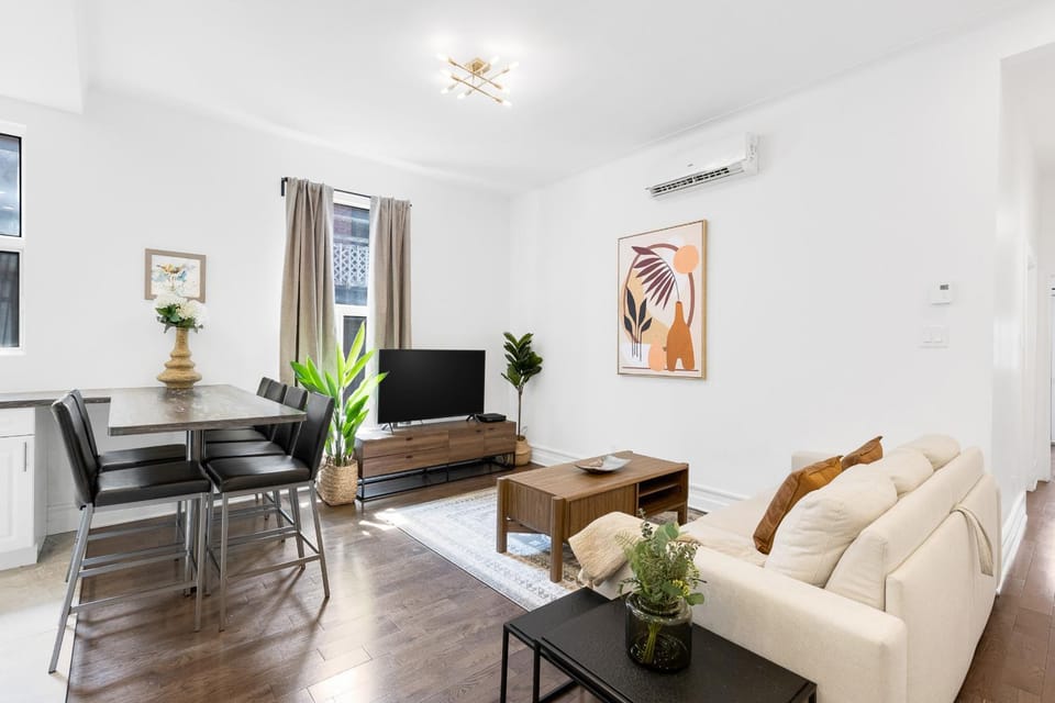The Parc Mile End ApartHotel Apartment in Laval