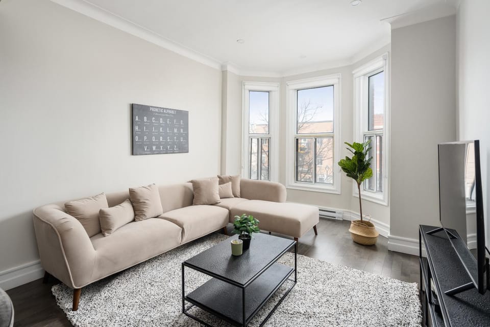 The Parc Mile End ApartHotel Apartment in Laval