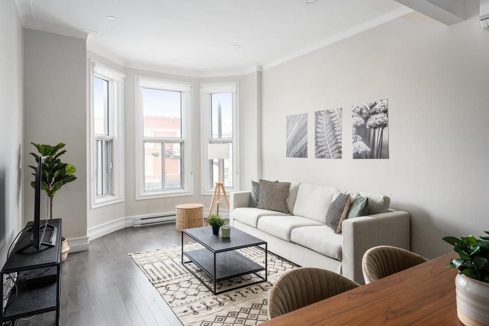 The Parc Mile End ApartHotel Apartment in Laval