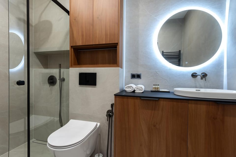 Shower, Toilet, Bathroom, towels
