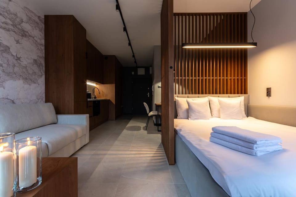 Bed, Living room, Photo of the whole room, Seating area, Bedroom, towels