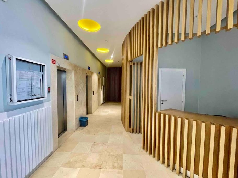 Lobby or reception, elevator