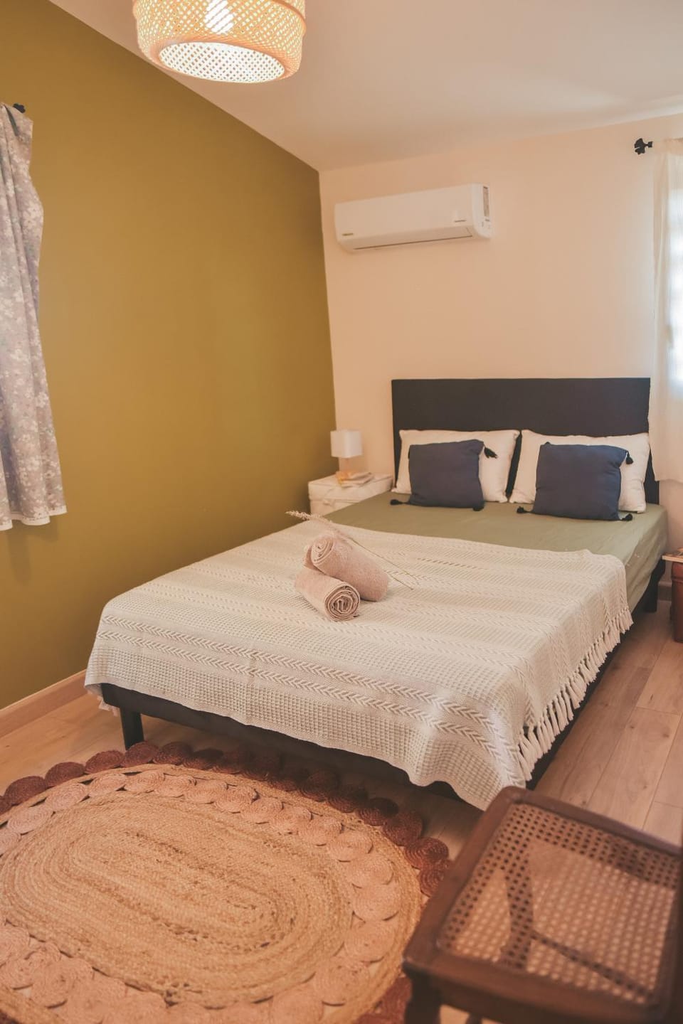 Bed, Bedroom, towels, air conditioner