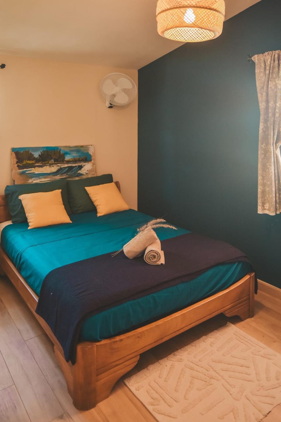 Photo of the whole room, Bedroom, towels