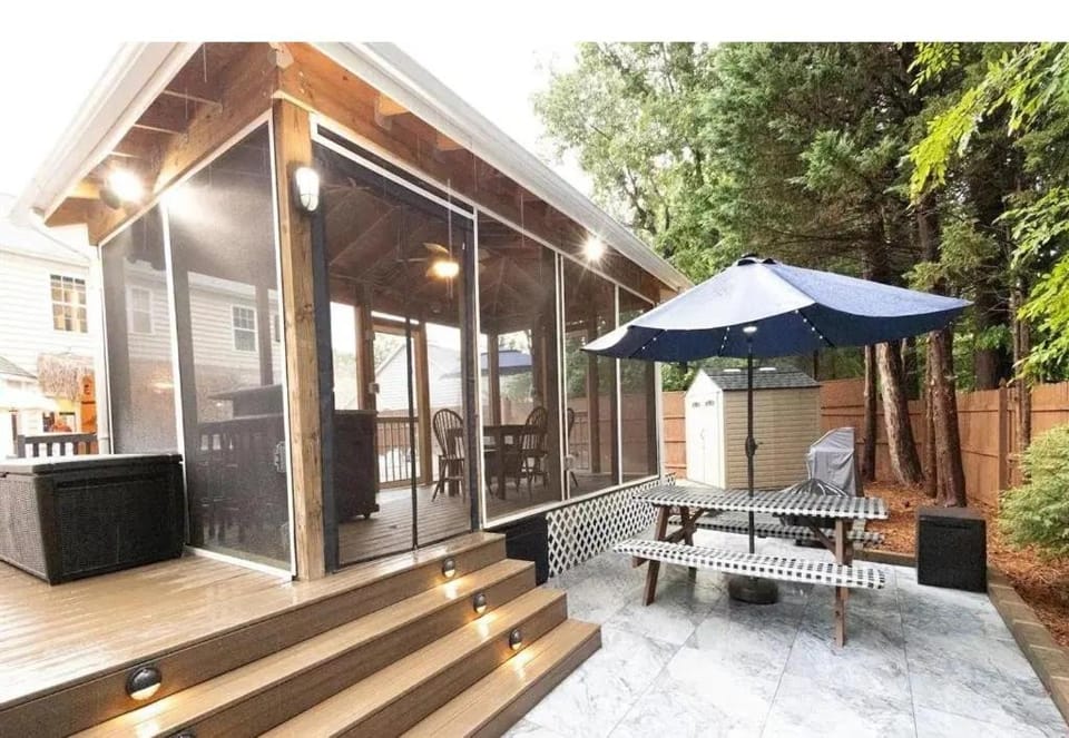 Property building, Patio, Day, Garden, Seating area, Dining area
