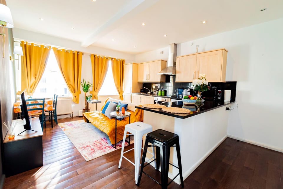 Kitchen or kitchenette, Living room