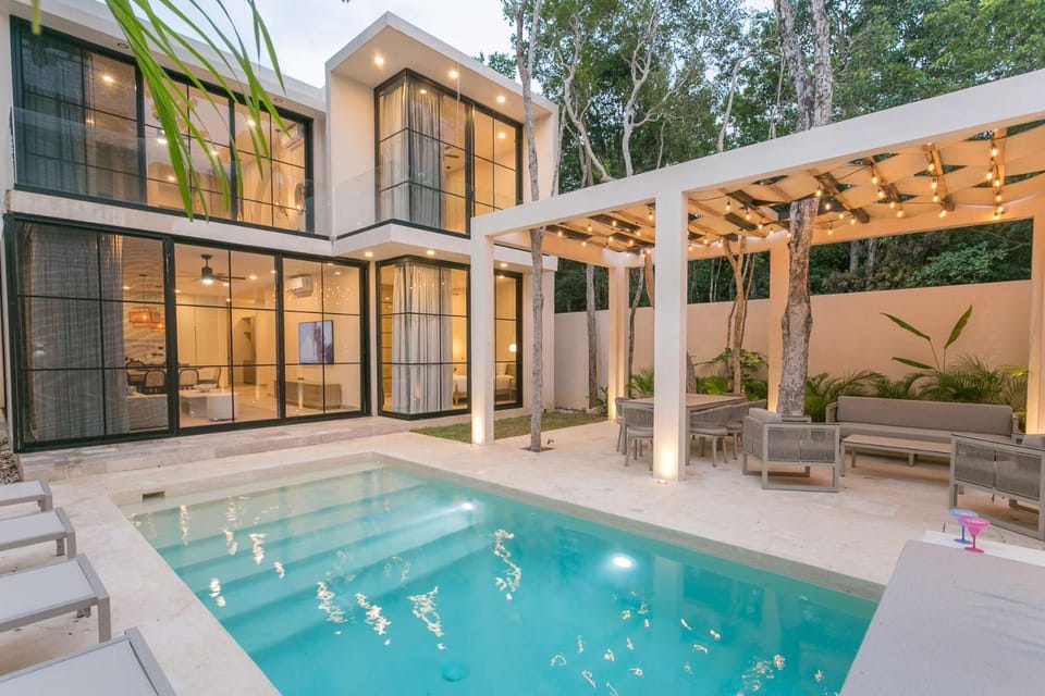 Swimming pool, Swimming pool