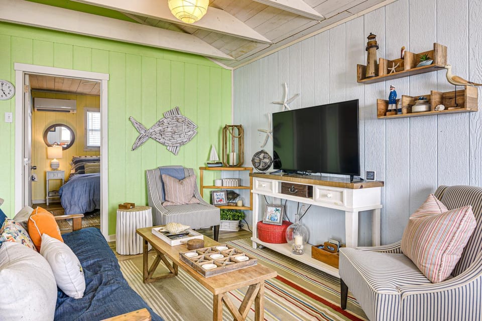 Beachfront Cottage w/ Boardwalk in Freeport House in Brazoria County