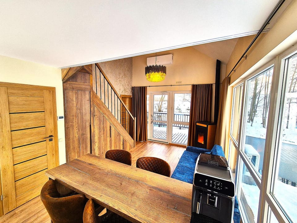 Seating area, Dining area