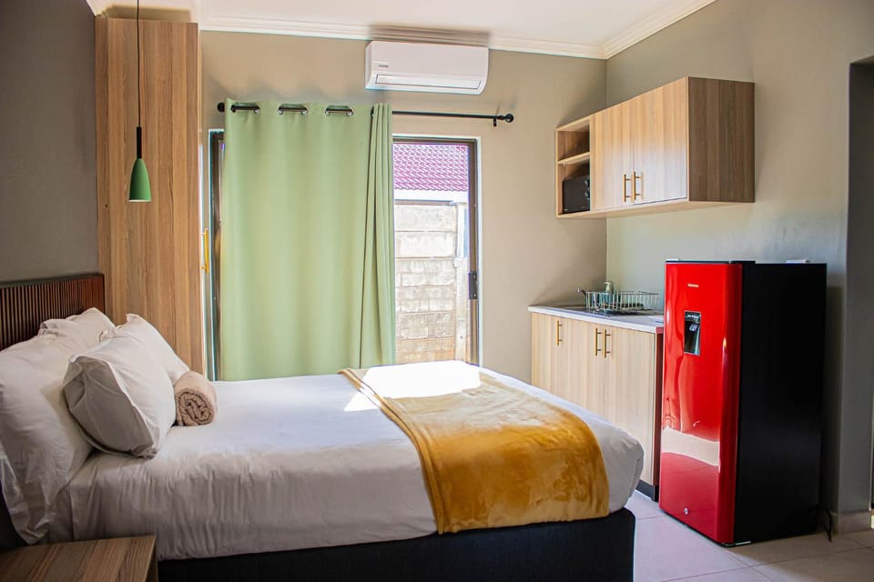 Kitchen or kitchenette, Bedroom, wardrobe, air conditioner