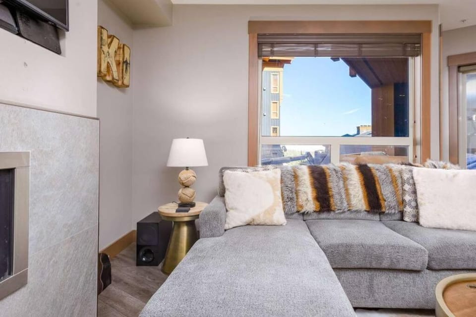Stonegate Resort Unit B206 Apartment in British Columbia