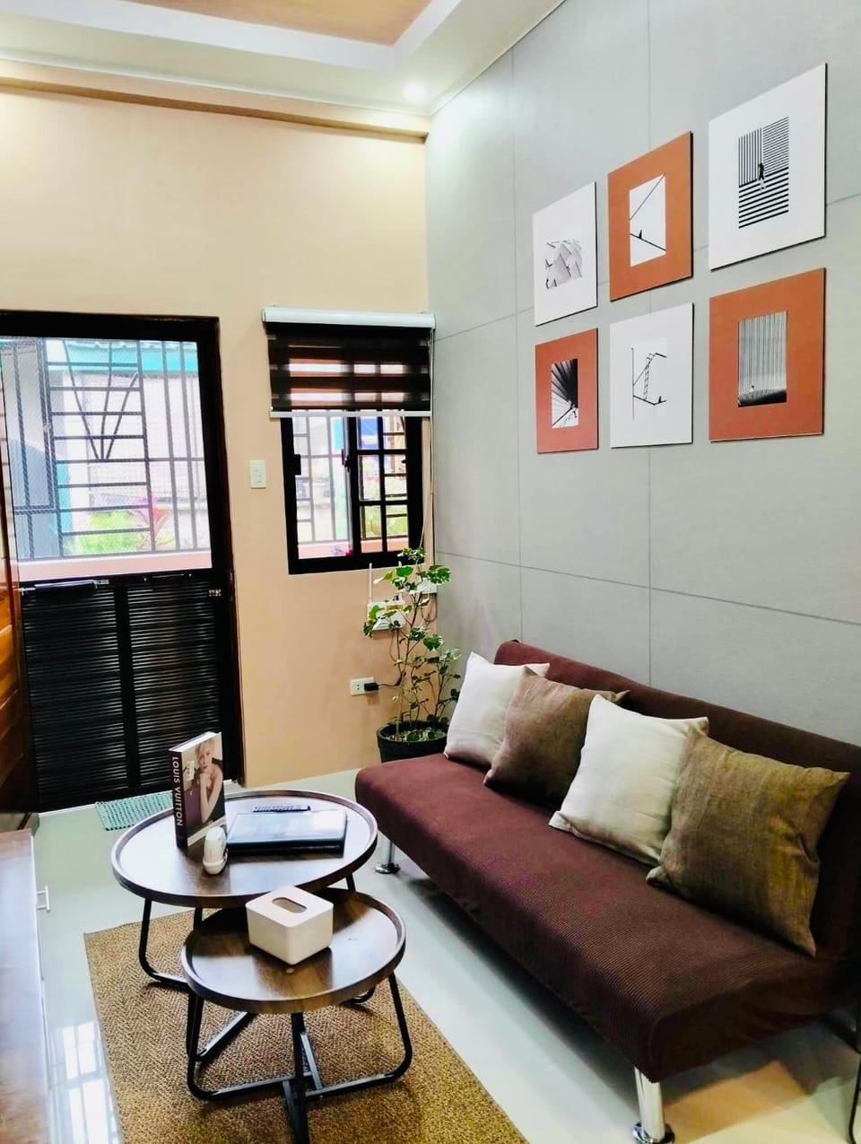 Living room, Seating area