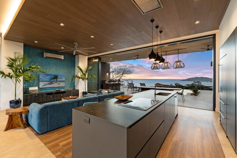 Kitchen or kitchenette, Seating area
