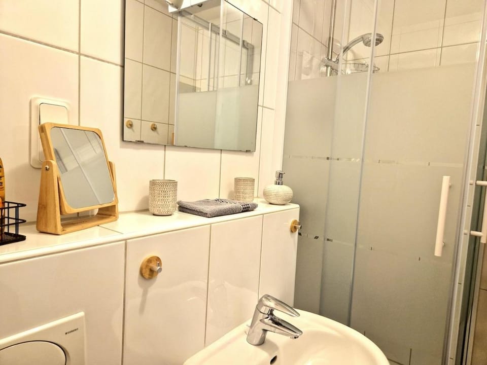 Shower, Bathroom