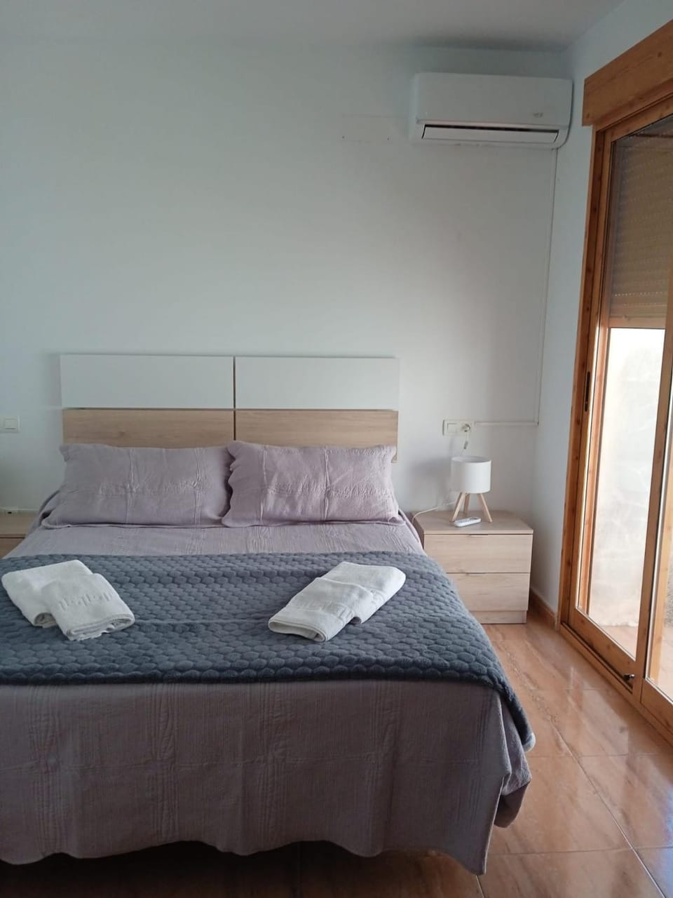 Bedroom, air conditioner