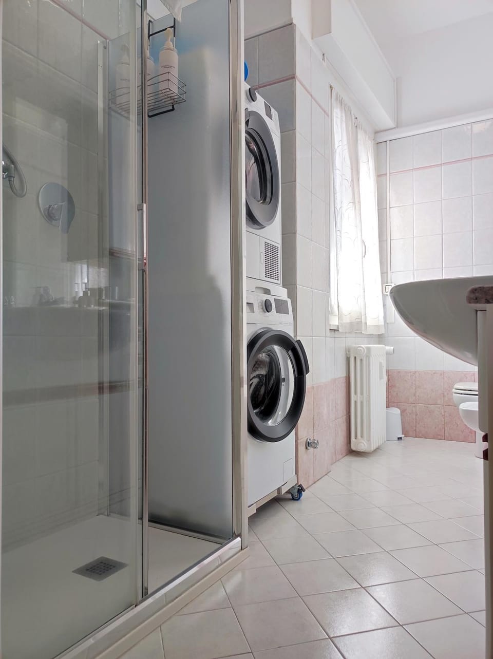 Shower, Bathroom, washing machine, dryer