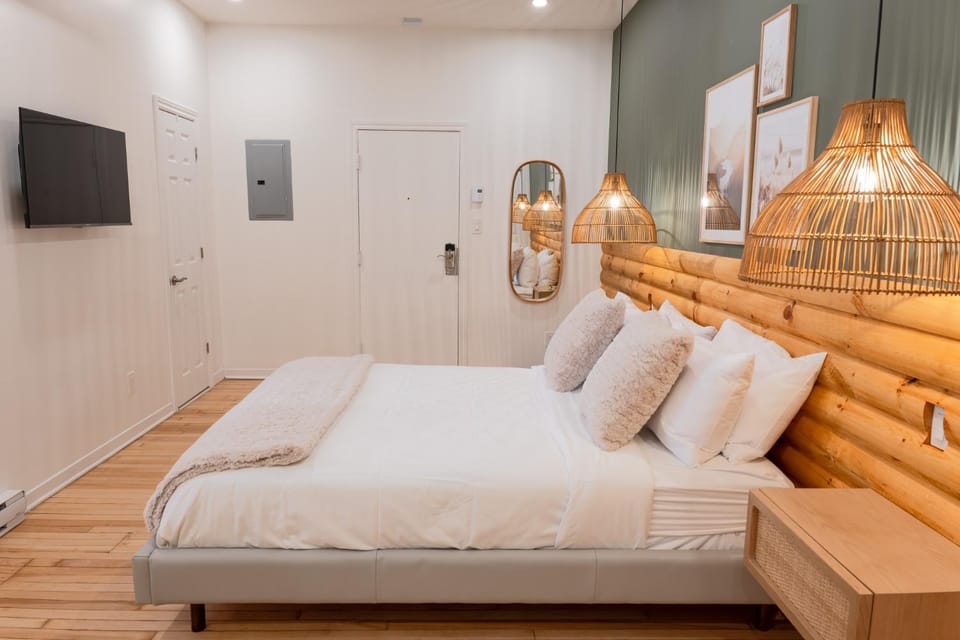 Photo of the whole room, Bedroom