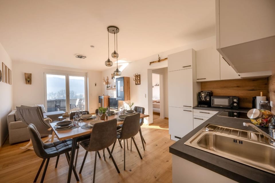 Kitchen or kitchenette, Living room, Seating area, Dining area, dishwasher, oven, pet friendly, stove