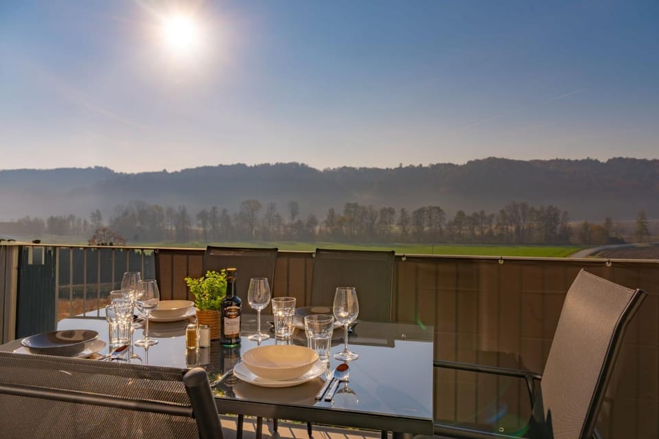 Patio, Day, Natural landscape, View (from property/room), Balcony/Terrace, Food and drinks, Dining area, Mountain view, Drinks, Sunrise, Sunset