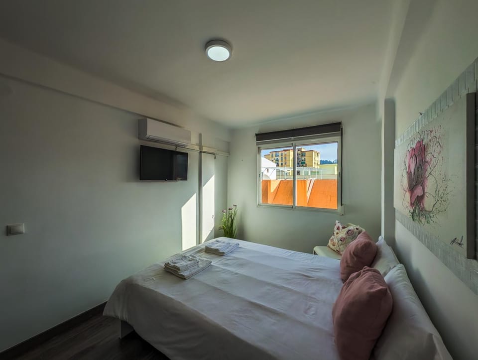 Photo of the whole room, Bedroom, air conditioner