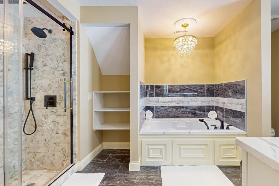 Steps to Holyoke Medical Center! Remote-Work Hub House in Holyoke