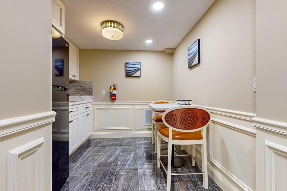Nurse-Ready Studio Retreat! 2 Mi to Dtwn Holyoke Apartment in Holyoke