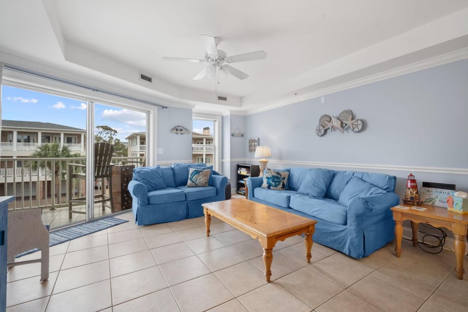 View (from property/room), Balcony/Terrace, Living room, Seating area