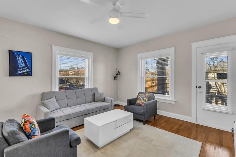 TV and multimedia, Living room, Seating area, fireplace