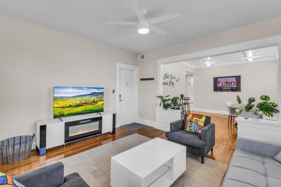 TV and multimedia, Living room, Evening entertainment, fireplace