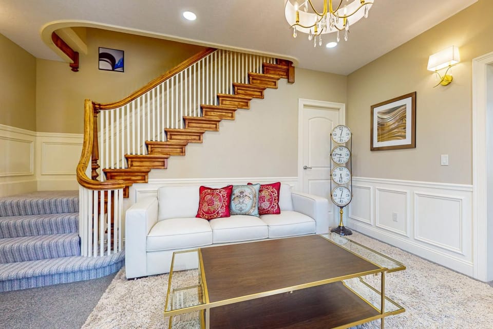 Work, Play & Stay! Apt Near Holyoke Medical Center House in Holyoke