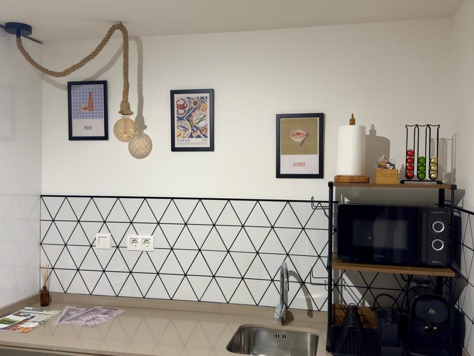 Kitchen or kitchenette, minibar, oven, Internal: Not applicable to any particular room