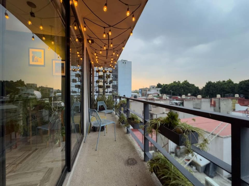 Roma-Condesa · Oficina + monitor · King · Top 5% Apartment in Mexico City