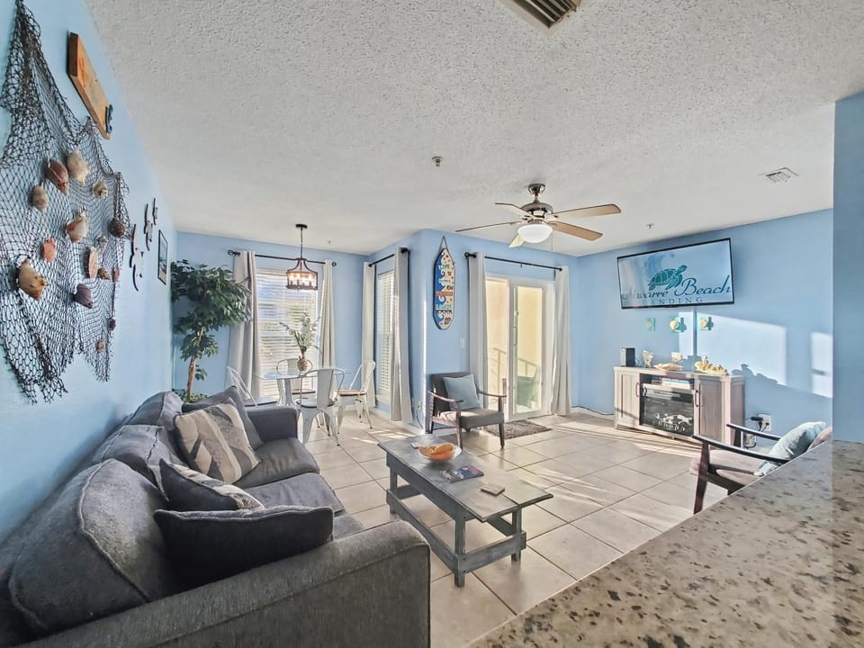 TV and multimedia, Living room, Seating area, Evening entertainment, fireplace