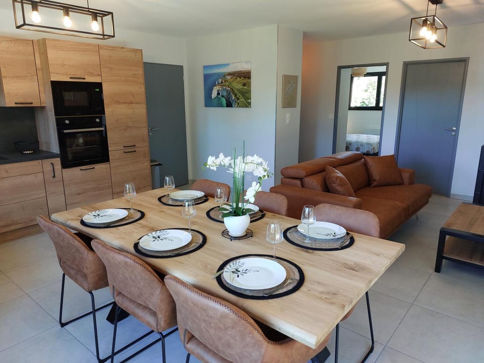 Kitchen or kitchenette, Living room